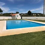 Torrezinha- Moradia Moderna Em Com Piscina Tatil Evi *