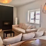 Torrezinha- Moradia Moderna Em Com Piscina Tatil Evi