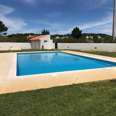 Torrezinha- Moradia Moderna Em Com Piscina Ferienhaus *