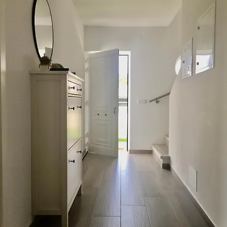 Torrezinha- Moradia Moderna Em Com Piscina Tatil Evi Salir de Porto