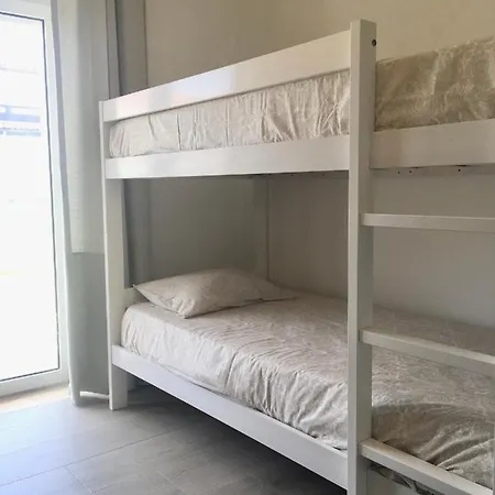 Torrezinha- Moradia Moderna Em Com Piscina Tatil Evi *