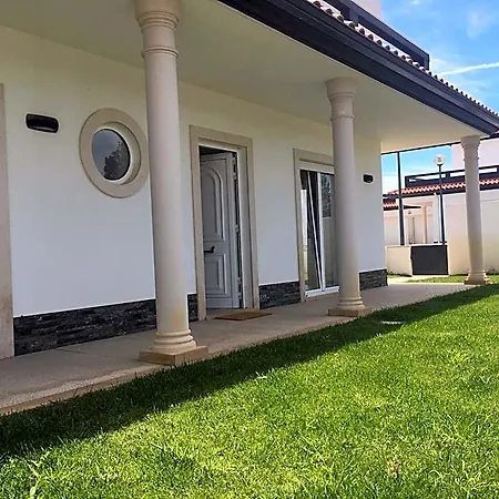 Tatil Evi Torrezinha- Moradia Moderna Em Com Piscina