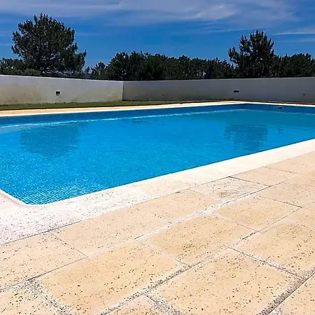 Torrezinha- Moradia Moderna Em Com Piscina Tatil Evi *