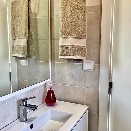Torrezinha- Moradia Moderna Em Com Piscina Tatil Evi