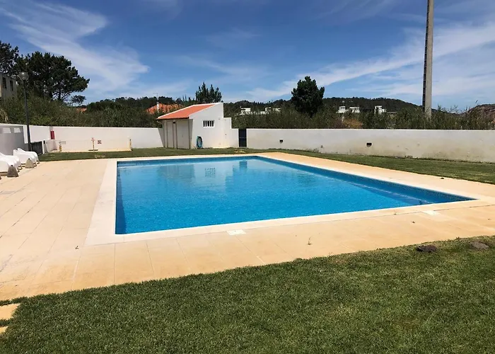 Torrezinha- Moradia Moderna Em Com Piscina Tatil Evi *