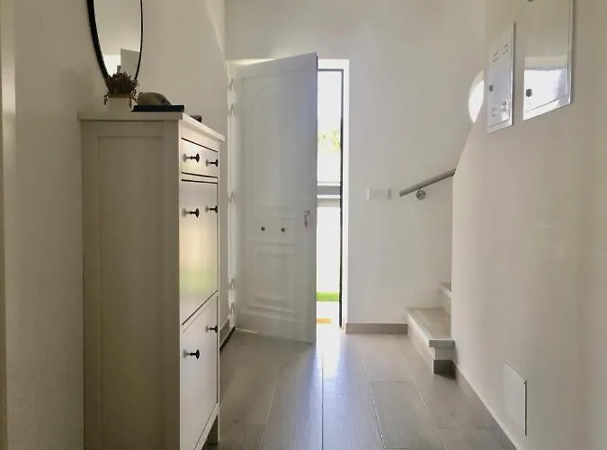 Torrezinha- Moradia Moderna Em Com Piscina Tatil Evi Salir de Porto