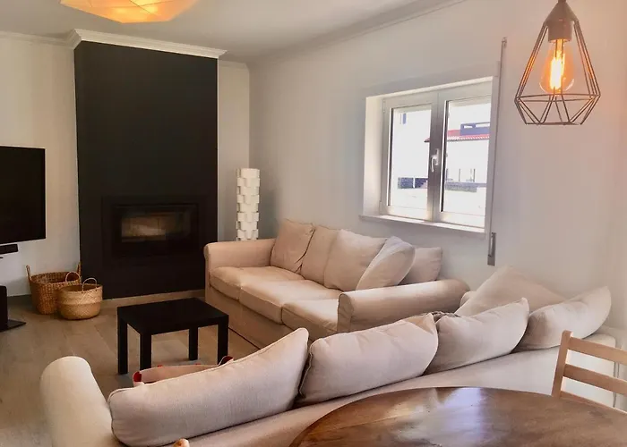 Torrezinha- Moradia Moderna Em Com Piscina Tatil Evi